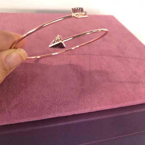 NWT💙💎ROSE💗GOLD TONE ARROW BRACELET💎💙BEAUTIFUL - Picture 5 of 8
